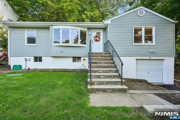 102 Hiawatha Boulevard, Oakland, NJ 07436