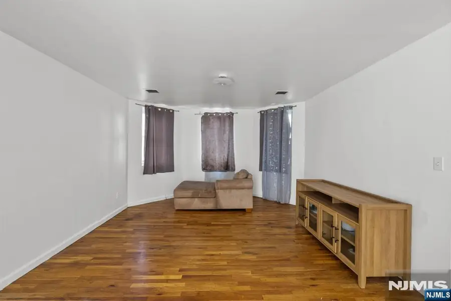 524 Mulberry Street, Newark, NJ 07114 - #3