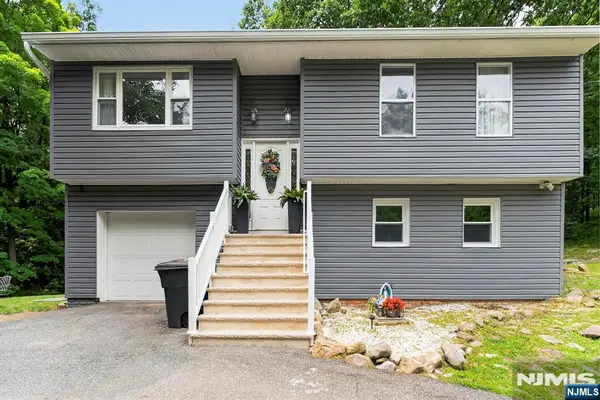 5 Lawrence Drive, Vernon, NJ 07422