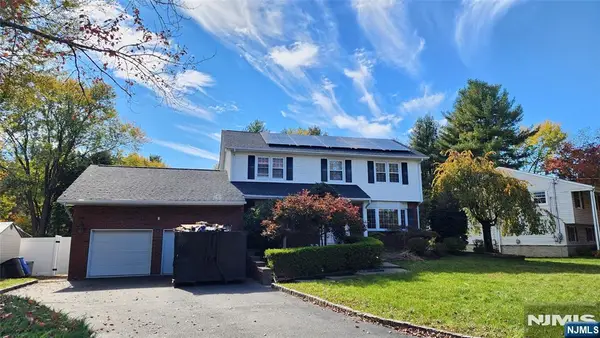 15 Sweetwood Court, Par-troy Hills Twp., NJ 07054