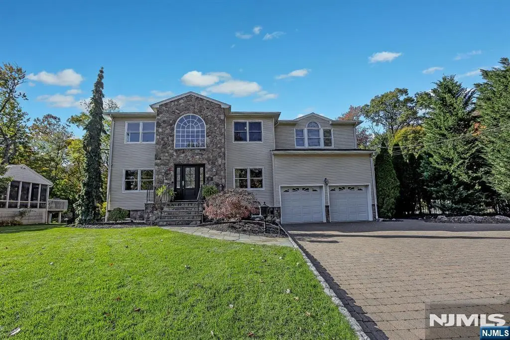 18 Clauss Avenue, Paramus, NJ 07652 - #1