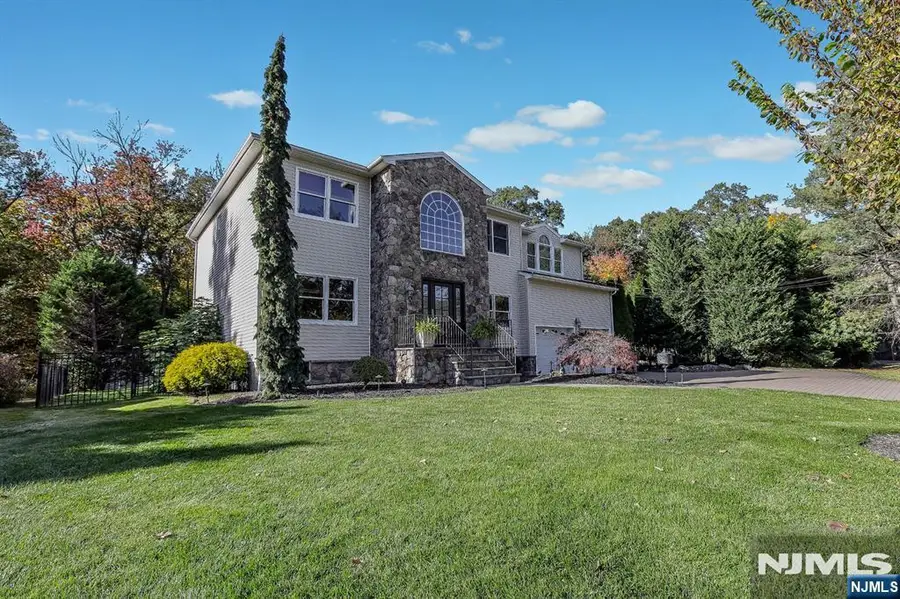 18 Clauss Avenue, Paramus, NJ 07652 - #2