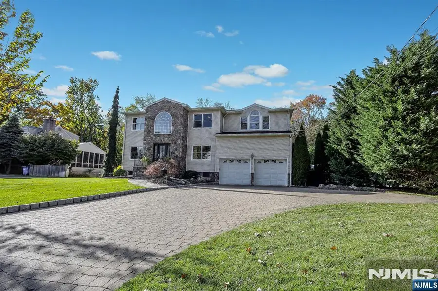 18 Clauss Avenue, Paramus, NJ 07652 - #3