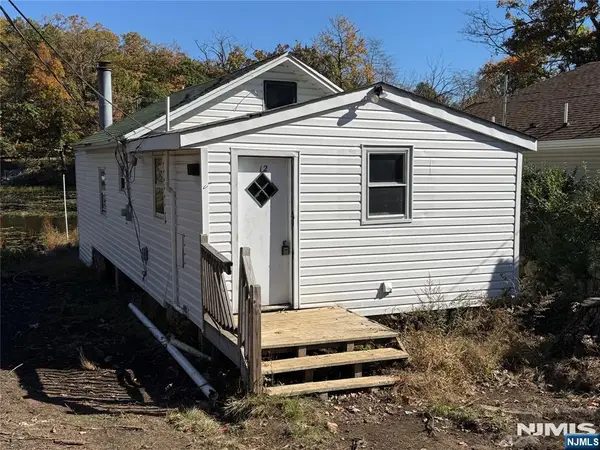 12 Hilltop Road, Andover Boro, NJ 07821