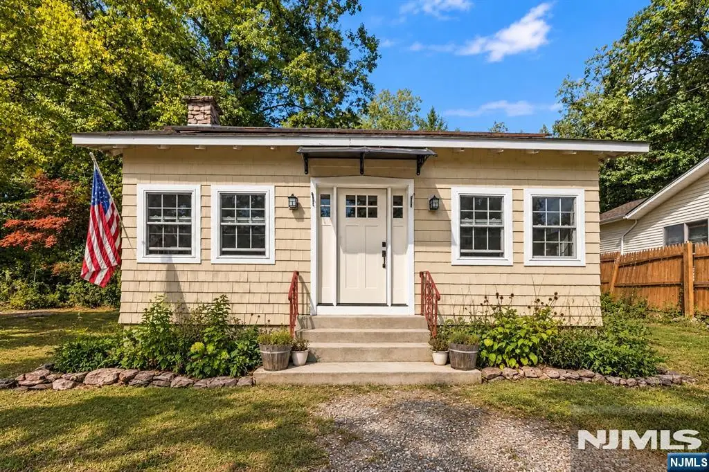 29 Lakeside Road, Hewitt, NJ 07421 - #1