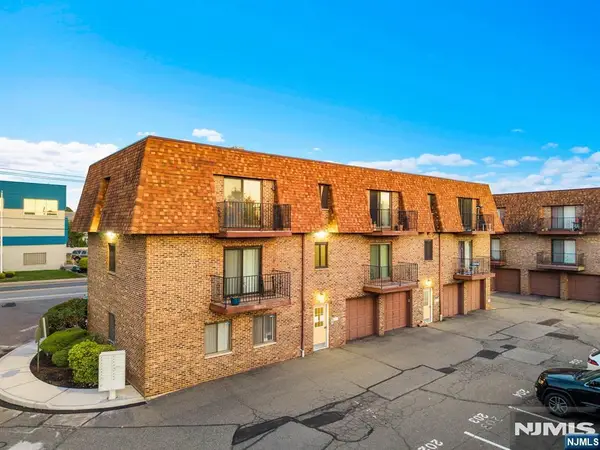 825 Riverside Avenue 13, Lyndhurst, NJ 07071