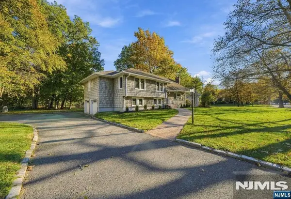 85 Ridge Drive, Livingston, NJ 07039