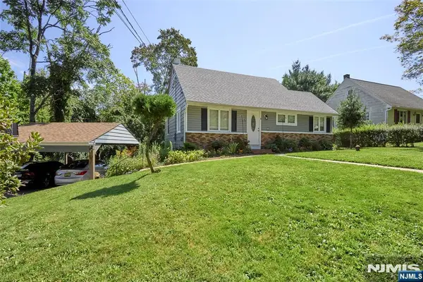 1 Lakeshore Drive, Roxbury Township, NJ 07857