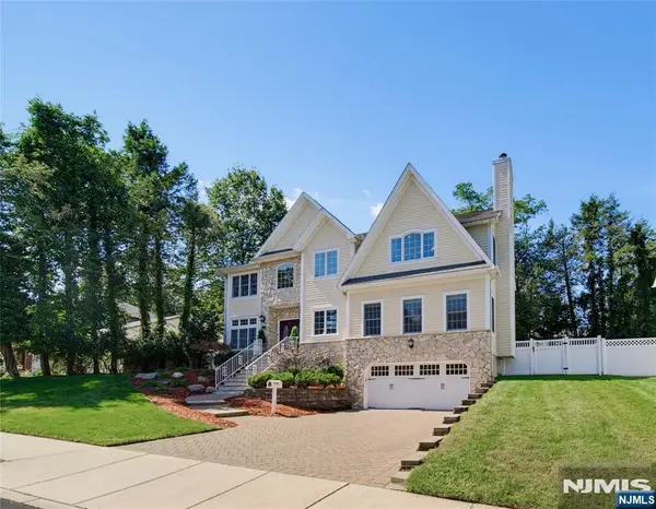 52 Robinhood Avenue, Closter, NJ 07624