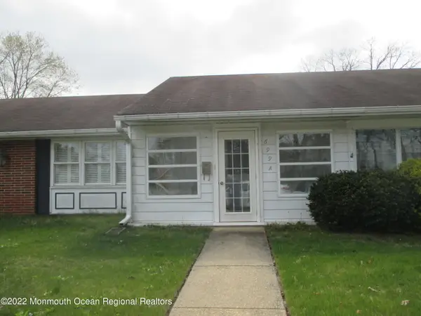 699A Plymouth Drive, Lakewood, NJ 08701