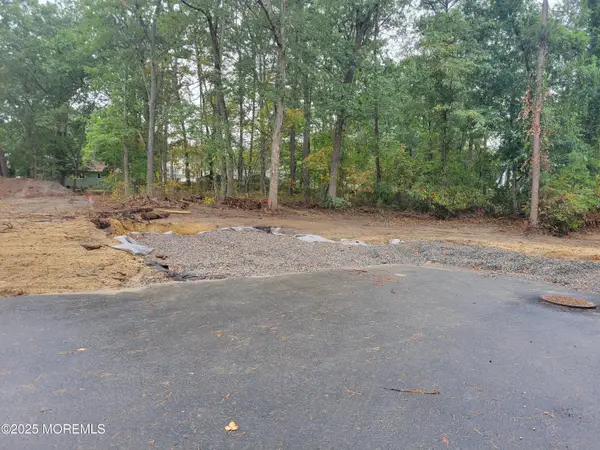 3 Railroad Avenue, Bayville, NJ 08721