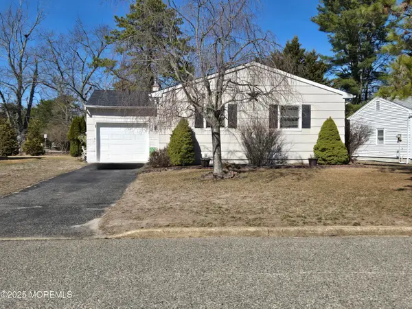 1046 Edgebrook Drive, Toms River, NJ 08757