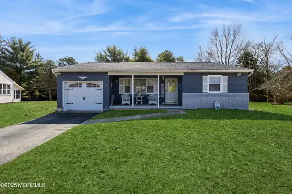 13 Willoughby Court, Toms River, NJ 08757