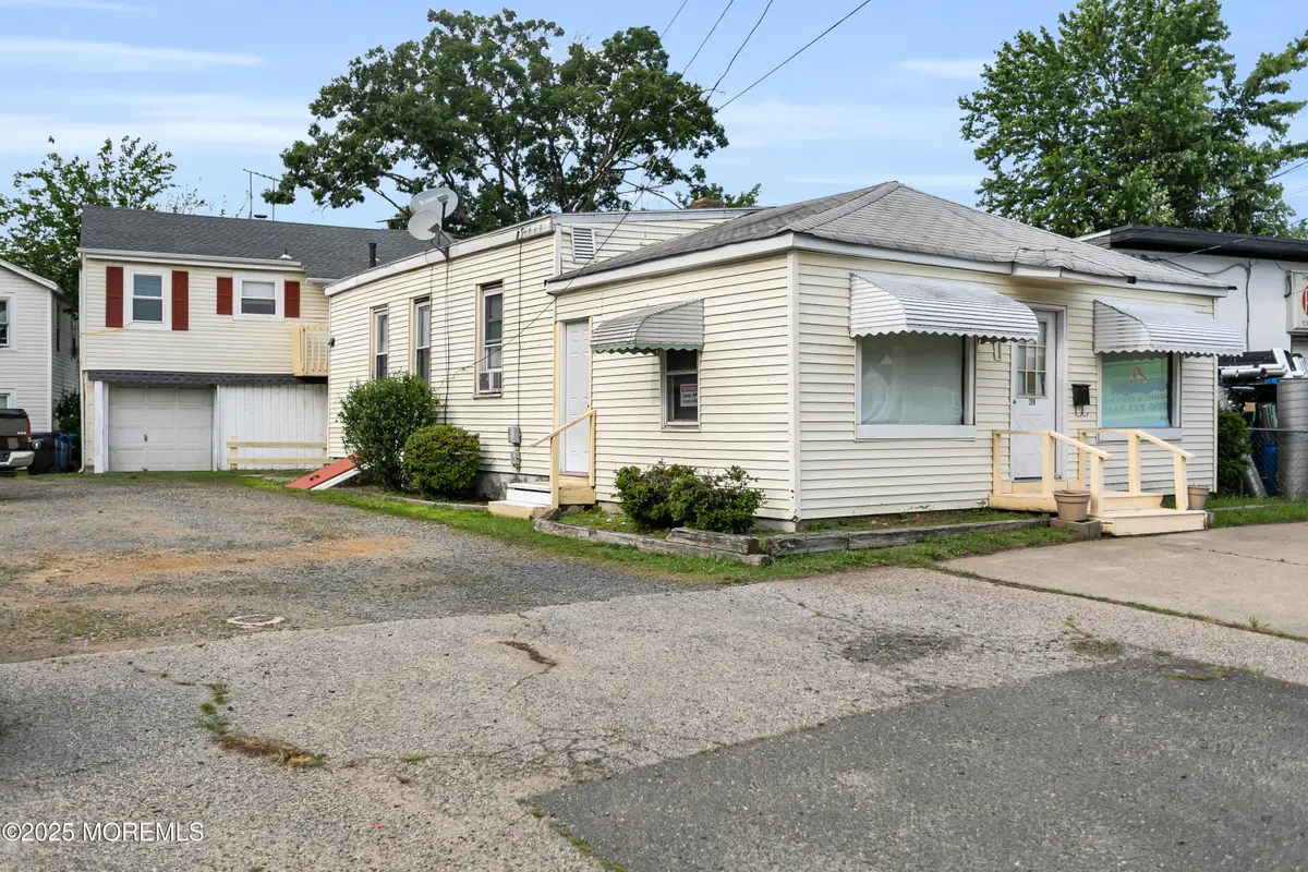 289 Port Monmouth Road, North Middletown, NJ 07748 - Image #1