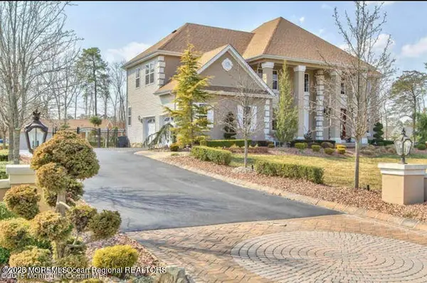 6 Meadow Run Court, Jackson, NJ 08527