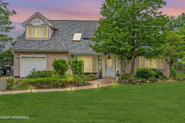 6 Hillcrest Road, Manalapan, NJ 07726