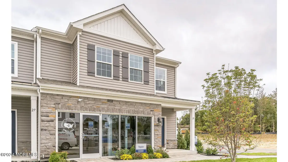 18 Victoria Gardens Square, Neptune, NJ 07753 - Image #1