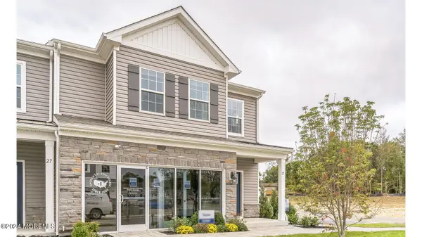 31 Victoria Gardens Square, Neptune Township, NJ 07753