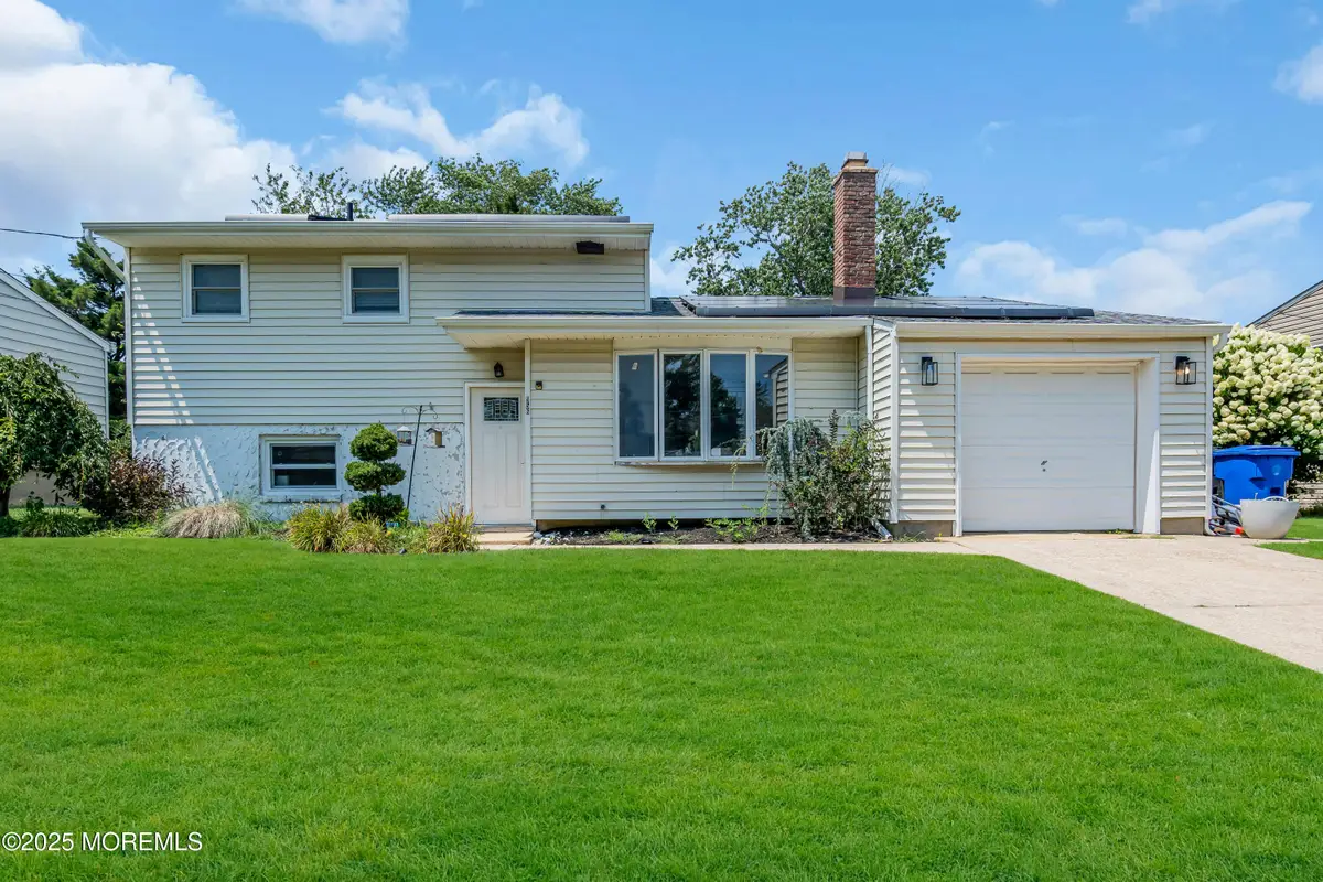 956 Meredith Drive, Toms River, NJ 08753 - Image #1