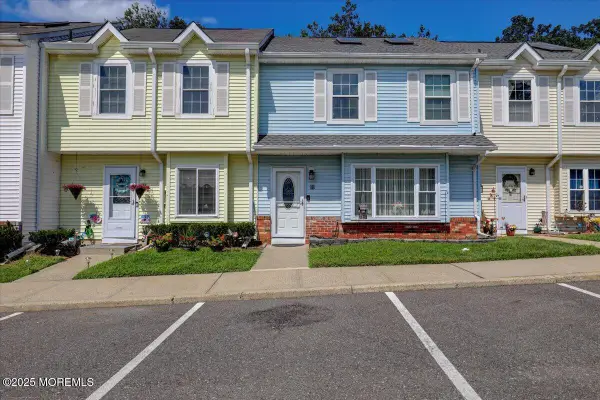 111 Joan Court, Jackson, NJ 08527