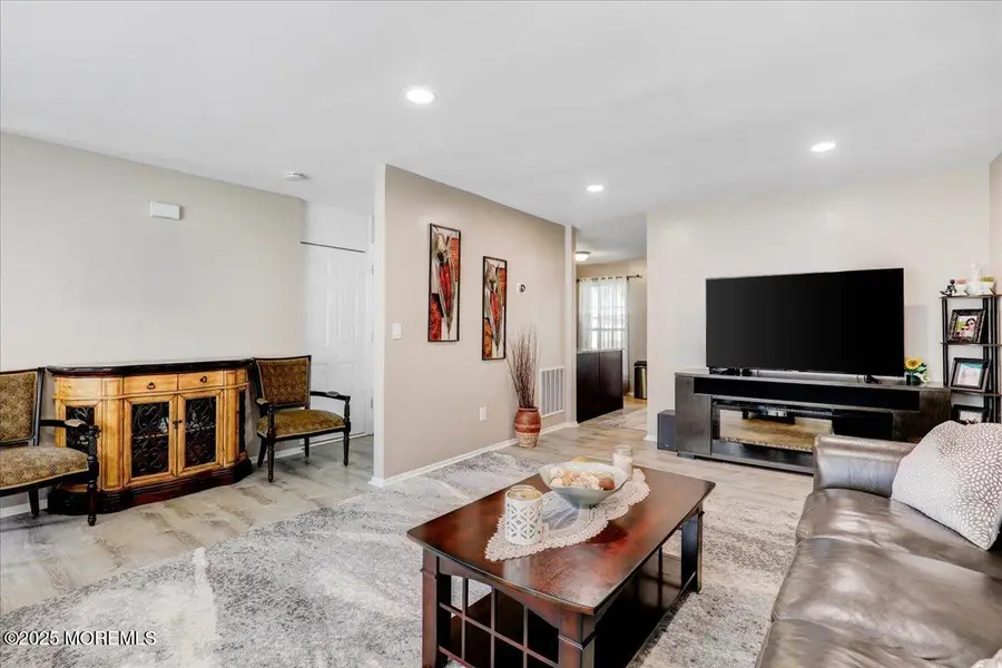 111 Joan Court, Jackson, NJ 08527 - Image #3