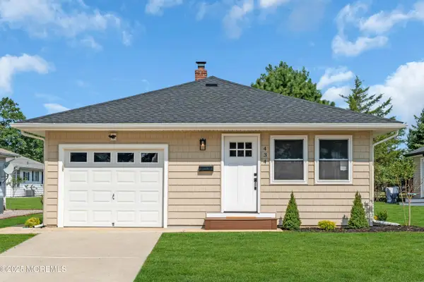 434 Saint Thomas Drive, Toms River, NJ 08757