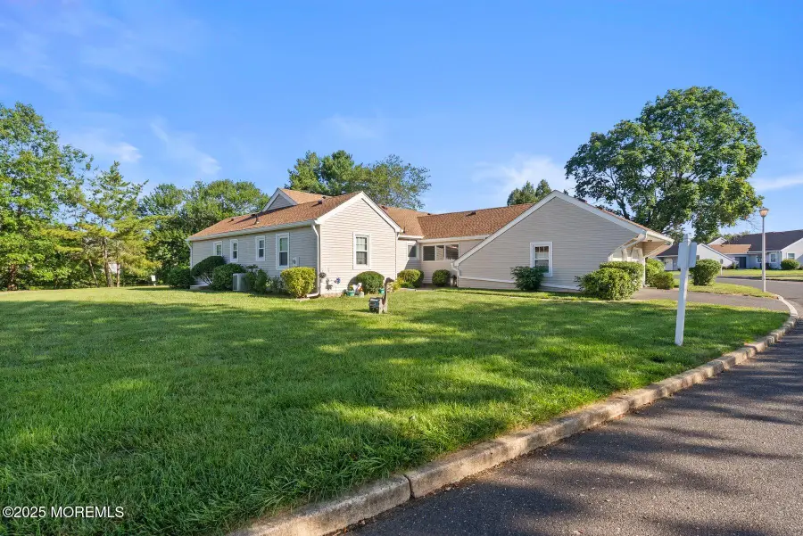 82 B Parkway Drive, Freehold, NJ 07728 - Image #3