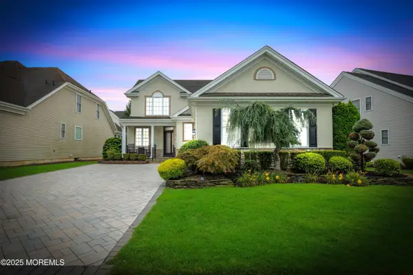 15 Parsonage Way, Manalapan, NJ 07726