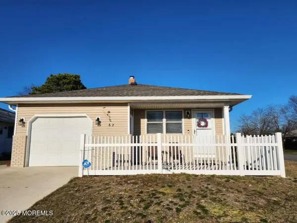 62 Castle Harbor Drive, Toms River, NJ 08757