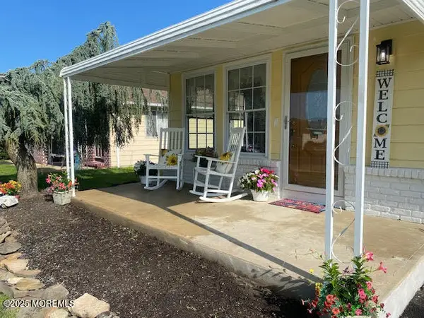 15 Barbuda Street, Toms River, NJ 08757