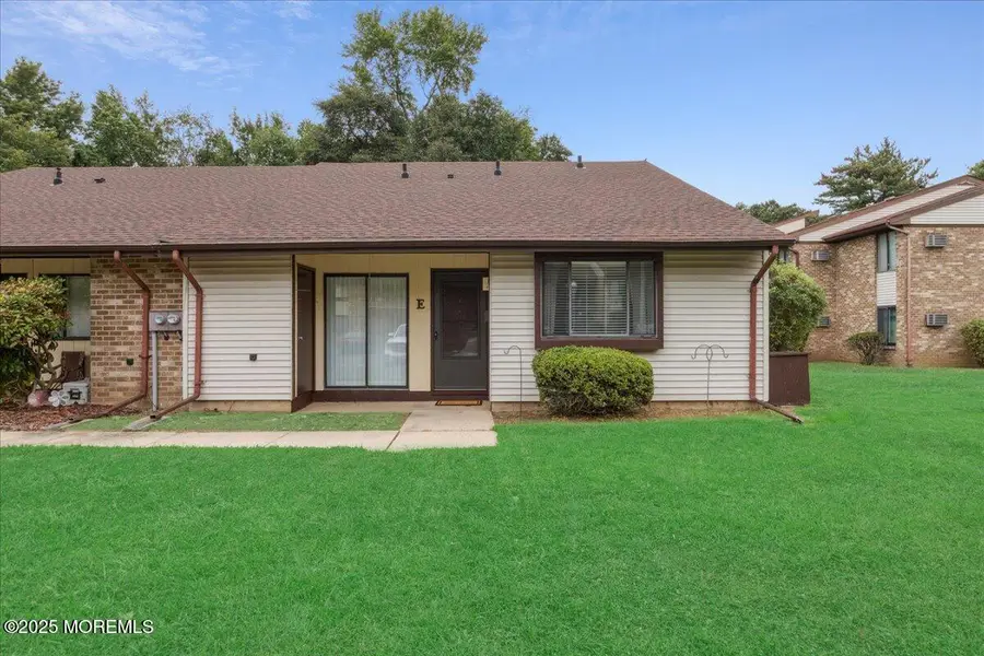 70 Overlook Way #E, Manalapan Township, NJ 07726 - Image #2