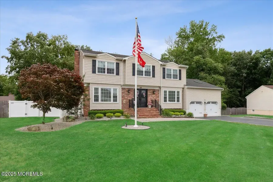 39 Longstreet Road, Manalapan Township, NJ 07726 - Image #3