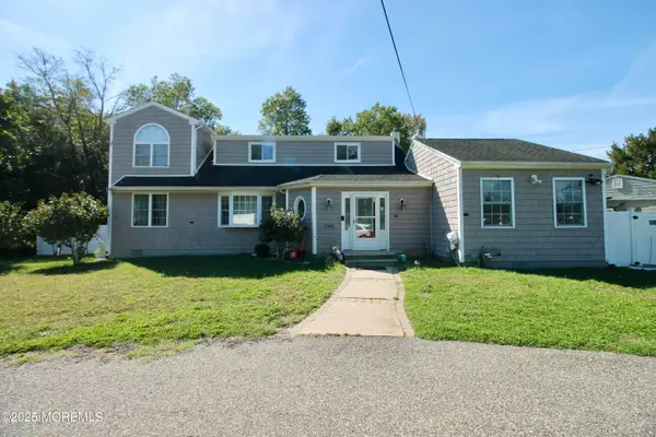 16 Maple Lane, Howell, NJ 07731