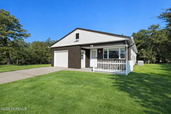 7 Bordeaux Court, Toms River, NJ 08757