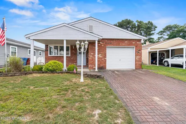 93 Paradise Boulevard, Toms River, NJ 08757