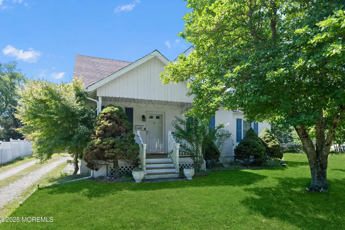 452 Park Avenue, Oakhurst, NJ 07755 - Image #1