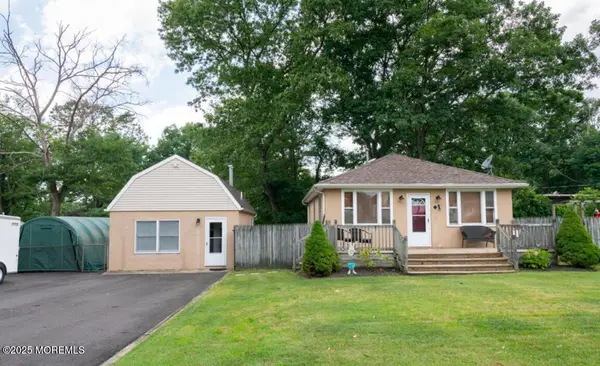 34 Forest Hill Avenue, Jackson, NJ 08527