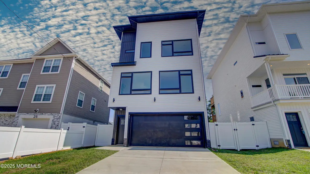 27 Woodland Avenue, Keansburg, NJ 07734 - Image #1