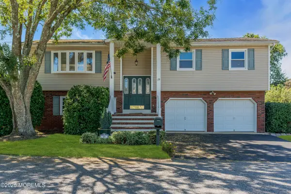 19 Spruce Street, Beachwood, NJ 08722