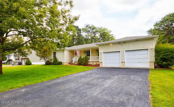 402 Frank Applegate Road, Jackson, NJ 08527