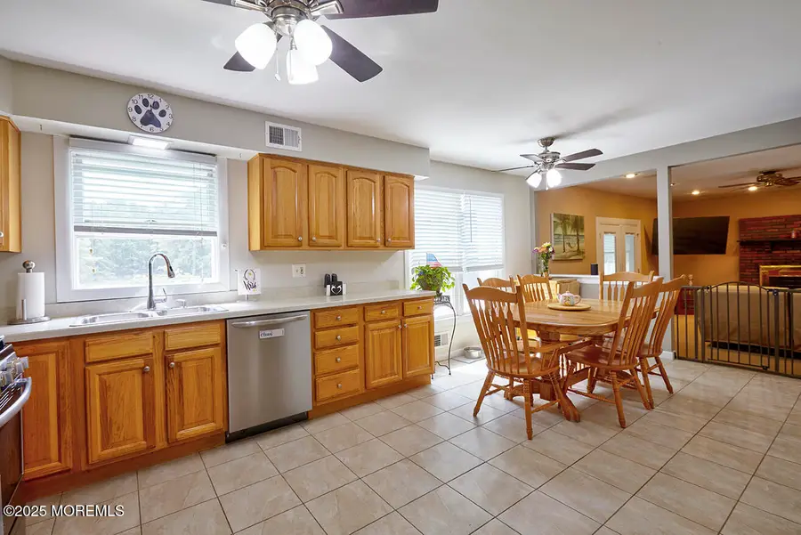 402 Frank Applegate Road, Jackson, NJ 08527 - Image #3