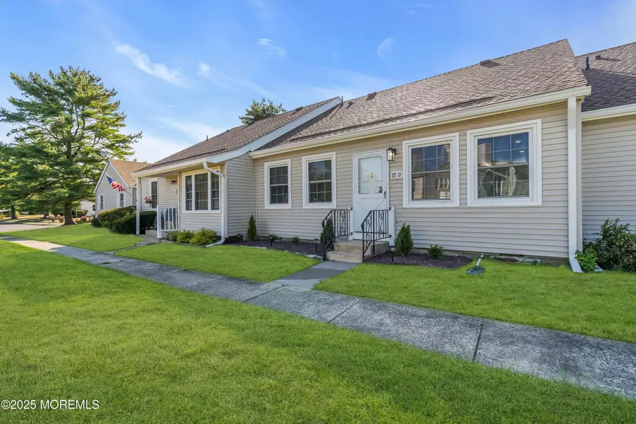 77 Parkway Drive #D, Freehold, NJ 07728 - Image #2