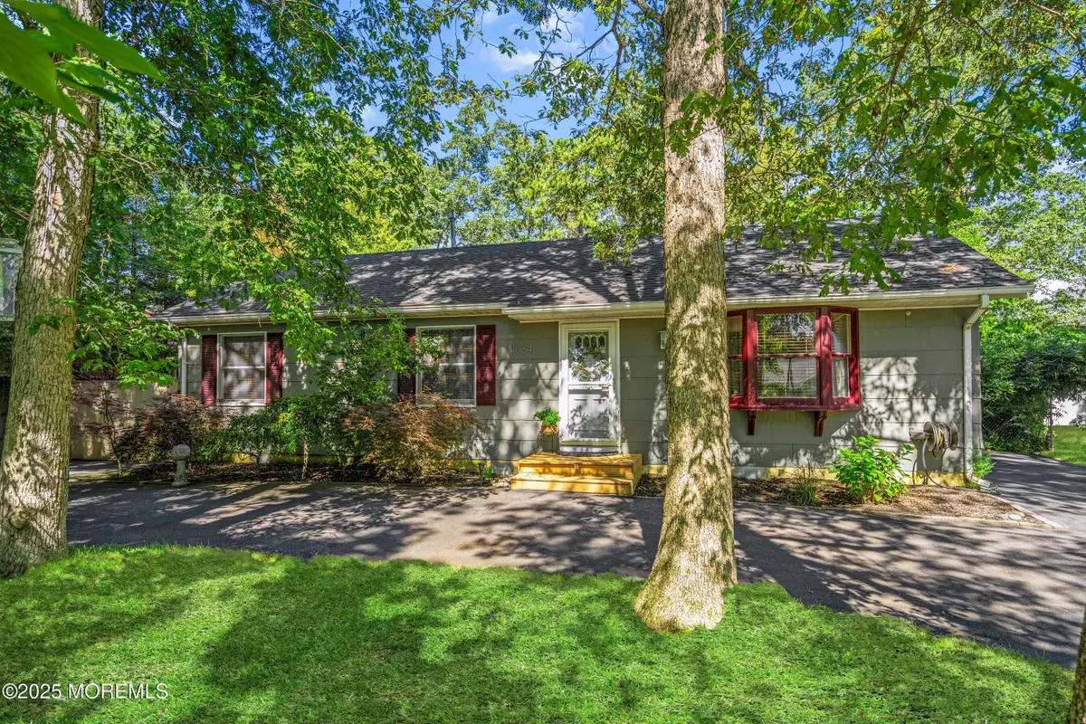 1034 Buccaneer Lane, Manahawkin, NJ 08050 - Image #1