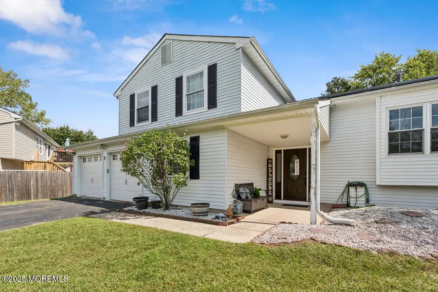9 Cove Court, Howell, NJ 07731 - Image #2