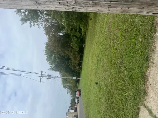 135 Rail Road Avenue, Belford, NJ 07718