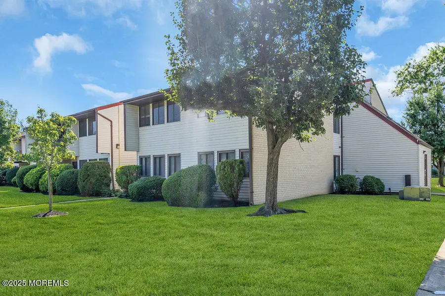 F-4 Avon Drive, East Windsor, NJ 08520 - Image #2