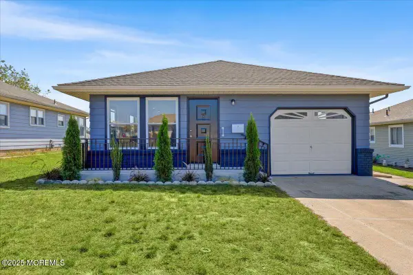 16 Saint David Drive, Toms River, NJ 08757