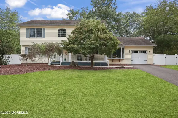 11 Oxford Road, Manalapan, NJ 07726