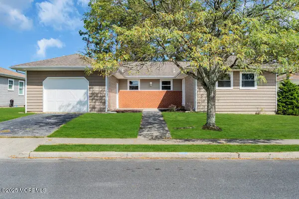 8 Panama Court, Toms River, NJ 08757