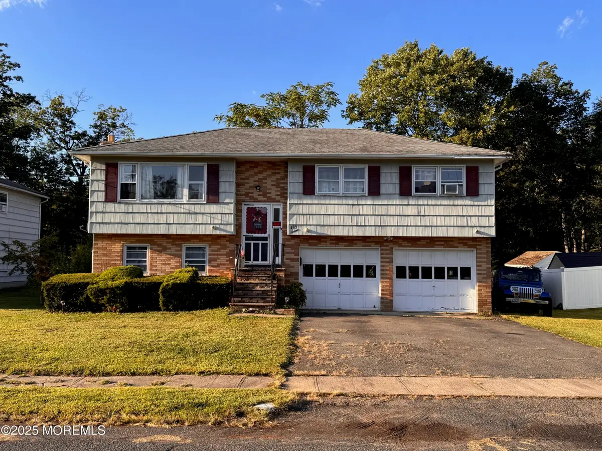 429 Lea Avenue, Laurence Harbor, NJ 08879 - Image #1